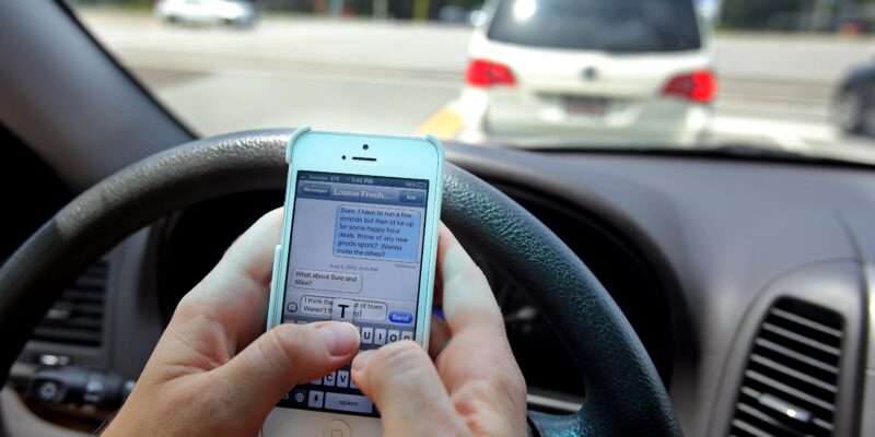 Tougher texting while driving ban moves in House