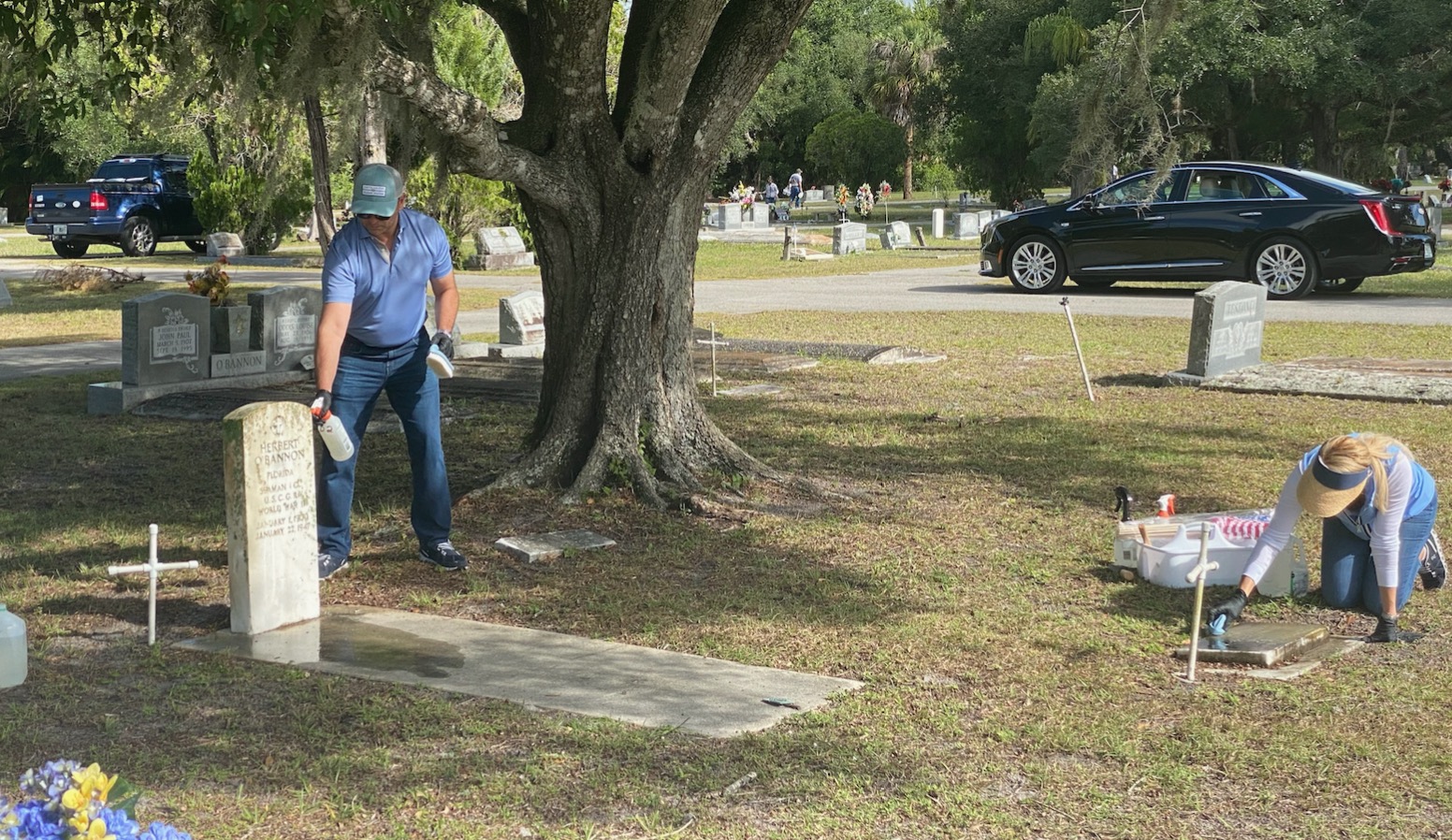 Casey Askar gives back, cleans veterans' headstones