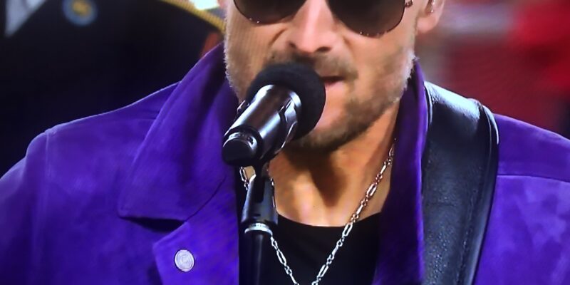 Country Singer Wears Police Badge During Super Bowl National Anthem